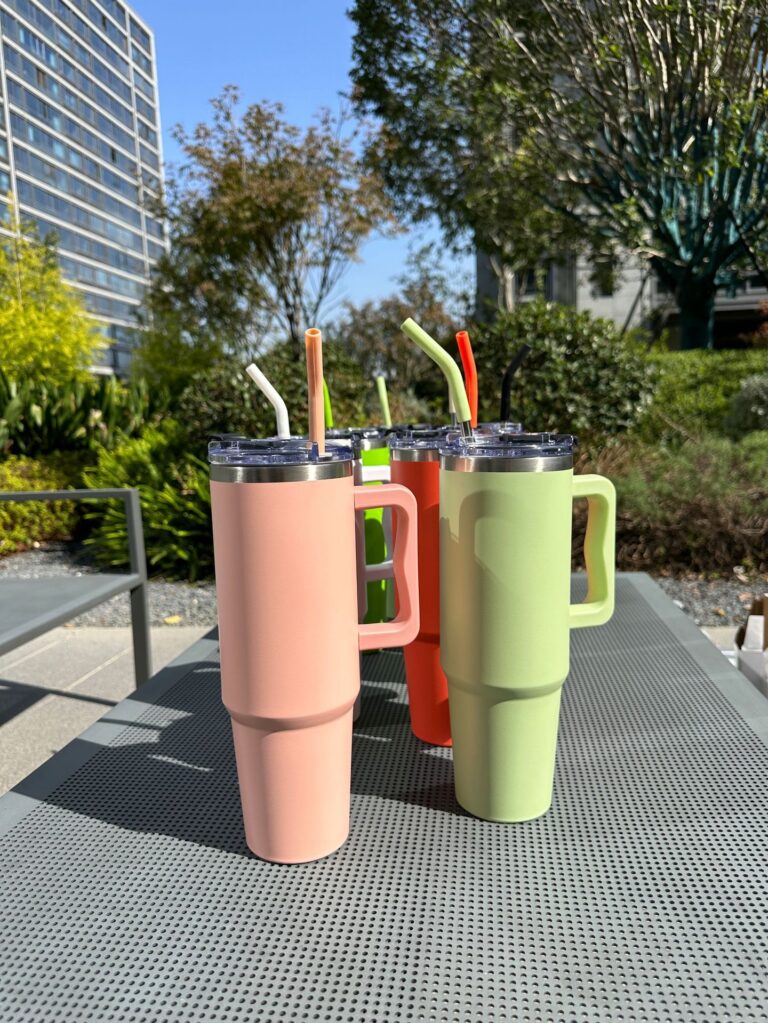 D27 New 50oz stainless steel insulated cup, 304 stainless steel  solid color   portable straw cup with outdoor lockable ice bar  travel mugs